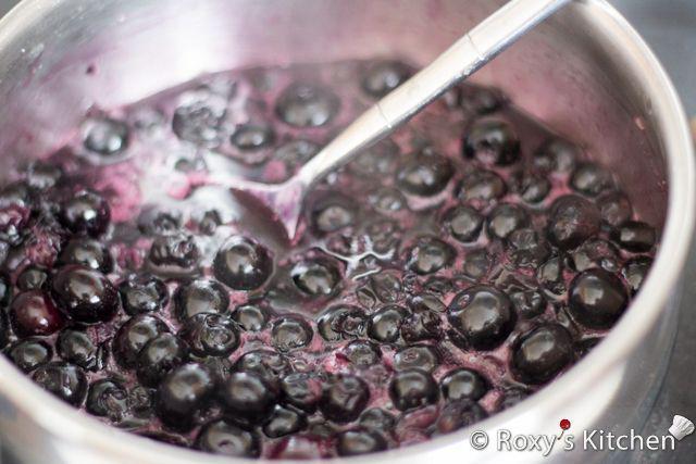 รูปภาพ:http://www.roxyskitchen.com/wp-content/uploads/2014/08/Blueberry-Cream-Cheese-Dessert-with-Roasted-Almonds-3.jpg