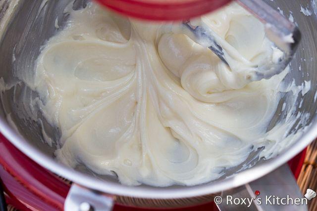 รูปภาพ:http://www.roxyskitchen.com/wp-content/uploads/2014/08/Blueberry-Cream-Cheese-Dessert-with-Roasted-Almonds-4.jpg