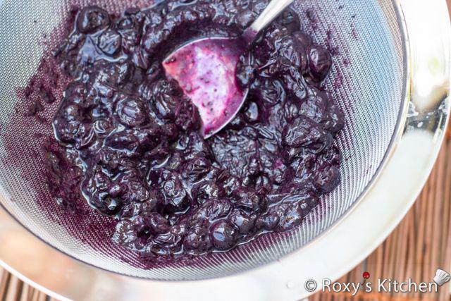 รูปภาพ:http://www.roxyskitchen.com/wp-content/uploads/2014/08/Blueberry-Cream-Cheese-Dessert-with-Roasted-Almonds-5.jpg