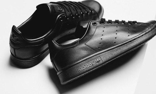รูปภาพ:http://static.highsnobiety.com/wp-content/uploads/2015/12/23120724/adidas-originals-stan-smith-all-black-0.jpg