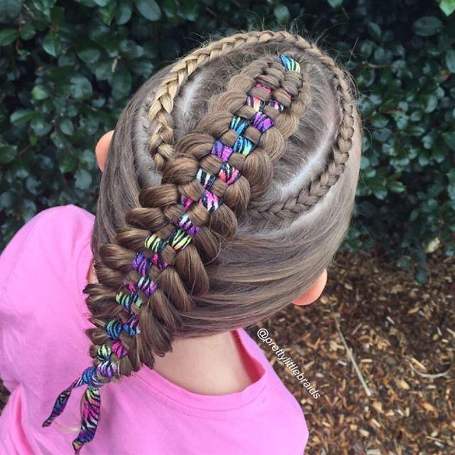 รูปภาพ:http://static.boredpanda.com/blog/wp-content/uploads/2016/03/mom-braids-unbelievably-intricate-hairstyles-every-morning-before-school-13__700.jpg