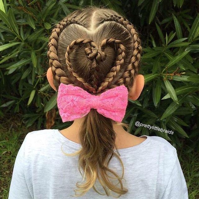 รูปภาพ:http://static.boredpanda.com/blog/wp-content/uploads/2016/03/mom-braids-unbelievably-intricate-hairstyles-every-morning-before-school-9__700.jpg