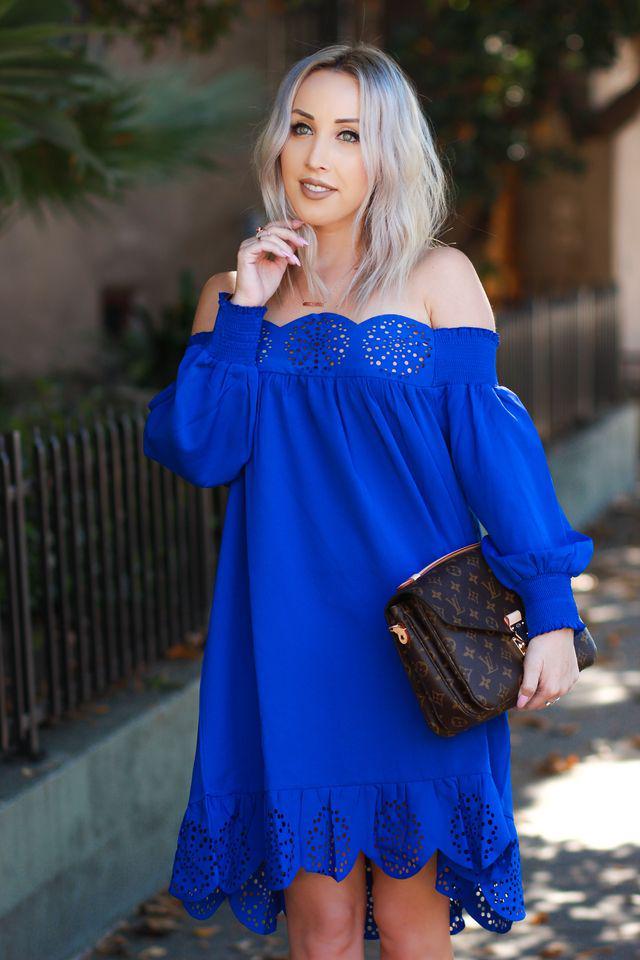 รูปภาพ:http://www.blondieinthecity.com/wp-content/uploads/2016/06/blue-off-the-shoulder-dress-2.jpg