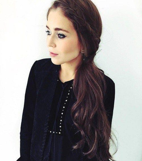 รูปภาพ:http://i2.wp.com/therighthairstyles.com/wp-content/uploads/2015/04/17-braid-and-side-pony-for-long-hair.jpg?w=500