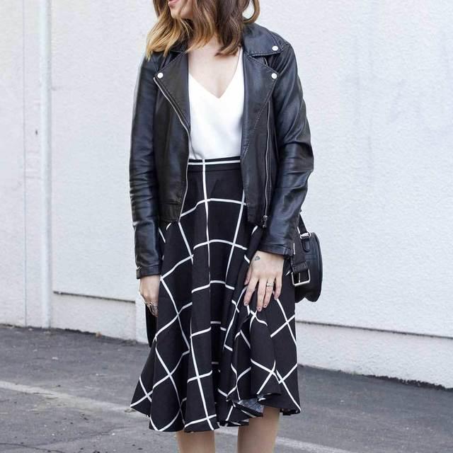 รูปภาพ:https://elementsofellis.com/wp-content/uploads/2016/01/black-and-white-grid-print-skirt.jpg
