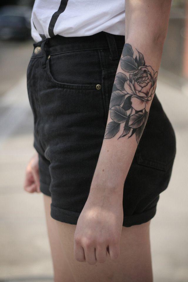 รูปภาพ:https://www.tatuajesparamujeres.com.ar/wp-content/uploads/2016/03/tatuaje-flores-rosas-brazo.jpg