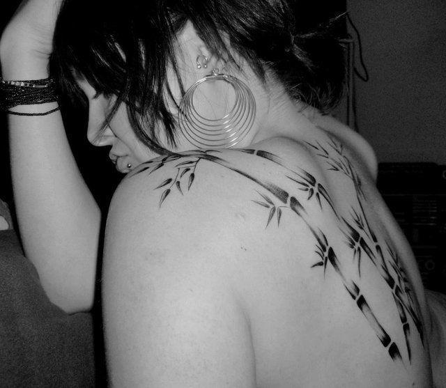 รูปภาพ:http://tattoomagz.com/wp-content/uploads/Nice-bamboo-back-tattoo.jpg