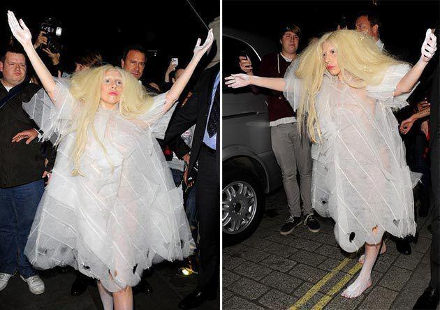รูปภาพ:http://cdn.fashionisers.com/wp-content/uploads/2013/11/Lady_Gagas_most_outragious_outfits_spotted_lately7.jpg