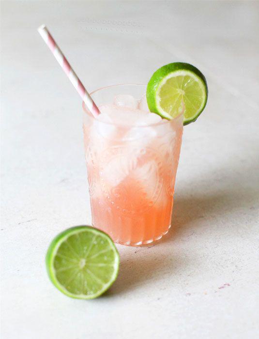 รูปภาพ:http://cos.h-cdn.co/assets/cm/14/25/53a06990a560c_-_cos-12-pink-lemonade-margarita-de.jpg