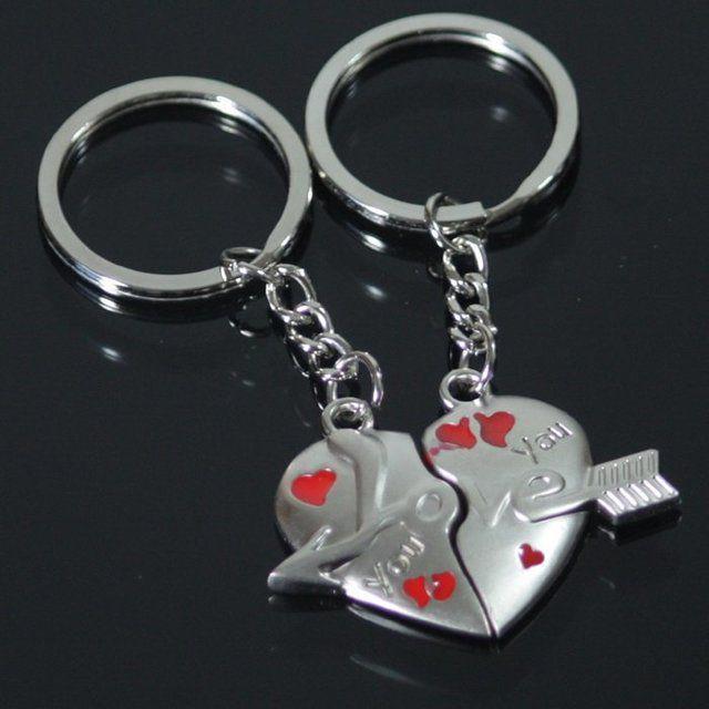 รูปภาพ:http://img.alibaba.com/wsphoto/v0/494466334/Free-ship-25pair-Cute-Cupid-ver-3-creative-couple-keychain-zinc-alloy-gold-key-chain-ring.jpg