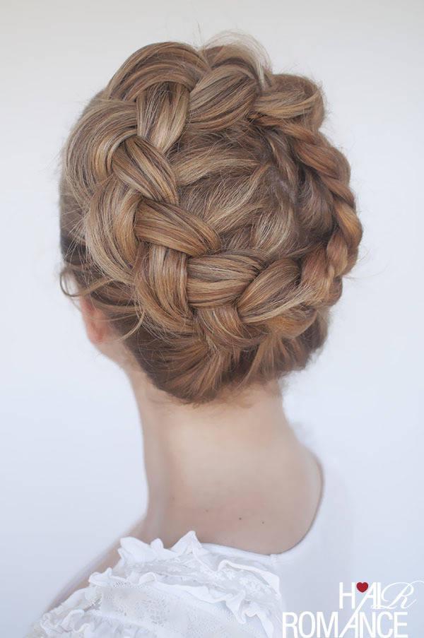 รูปภาพ:http://www.hairromance.com/wp-content/uploads/2014/03/Hair-Romance-high-braided-crown-hair-how-to.jpg