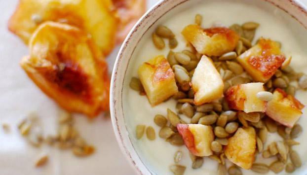 รูปภาพ:http://www.stonyfield.com/blog/wp-content/uploads/2013/05/Breakfast-toppings_peach_bl.jpg