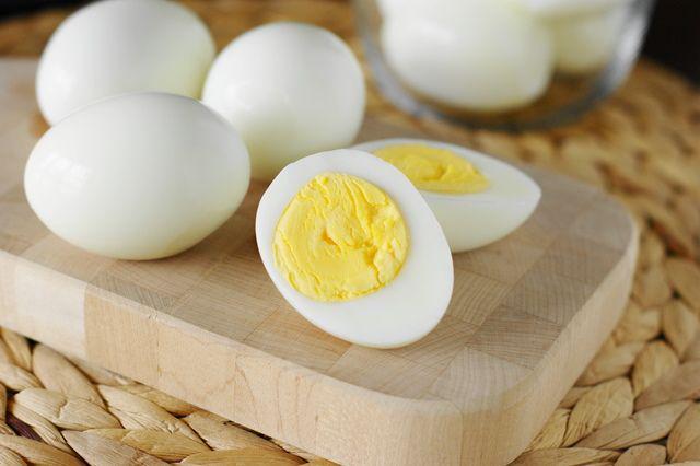รูปภาพ:http://img.food.com/img/upload/package/easter/H2_Hard_Boiled_Eggs_Beauty_1.JPG