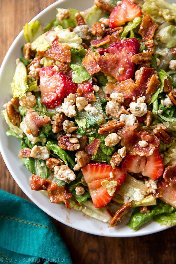 รูปภาพ:http://sallysbakingaddiction.com/wp-content/uploads/2016/05/strawberry-bacon-salad-on-sallys-baking-addiction-4.jpg