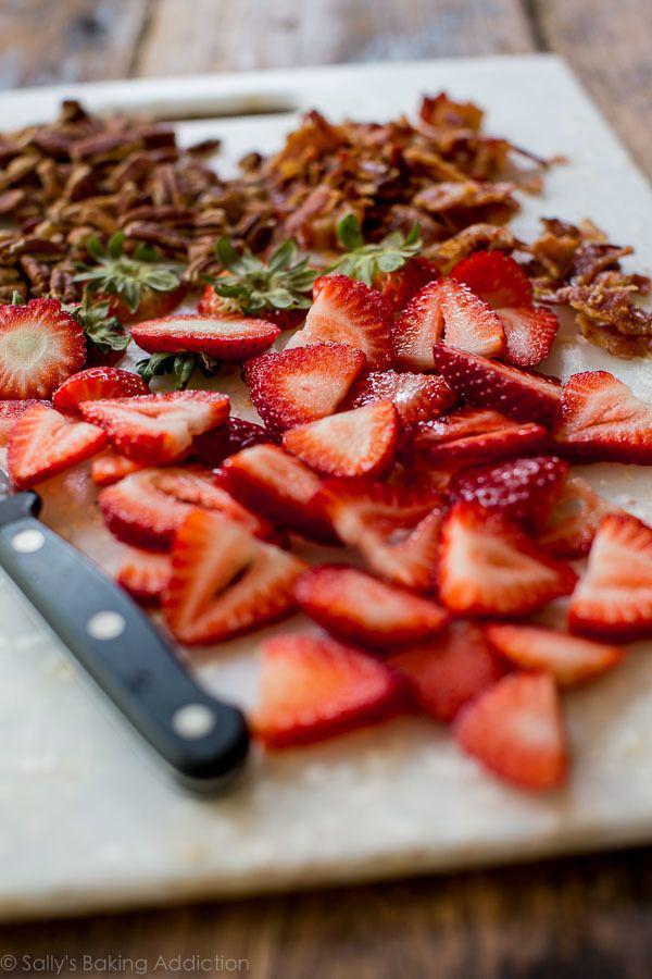 รูปภาพ:http://sallysbakingaddiction.com/wp-content/uploads/2016/05/strawberry-bacon-salad-on-sallys-baking-addiction-2.jpg