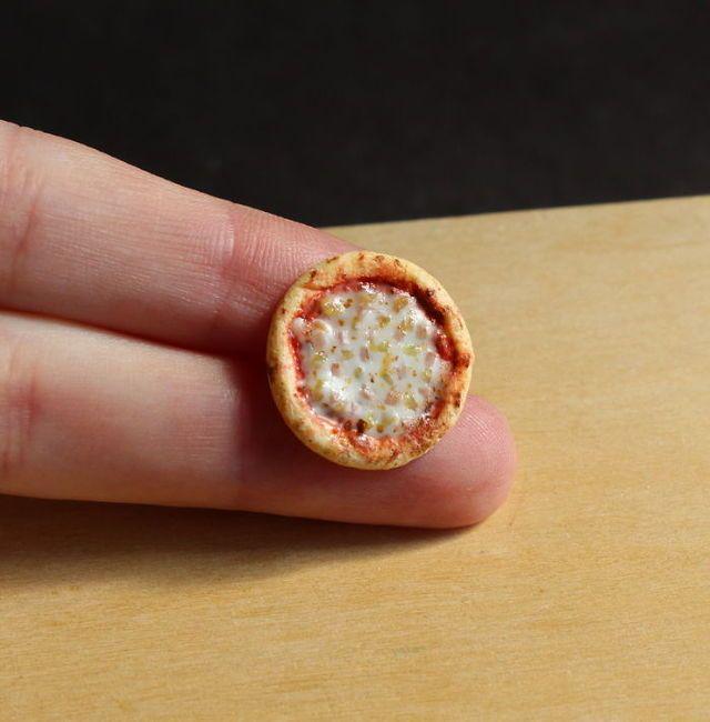 รูปภาพ:http://static.boredpanda.com/blog/wp-content/uploads/2016/06/I-sculpt-miniaturized-food-replicas-57679343e82f1__700.jpg