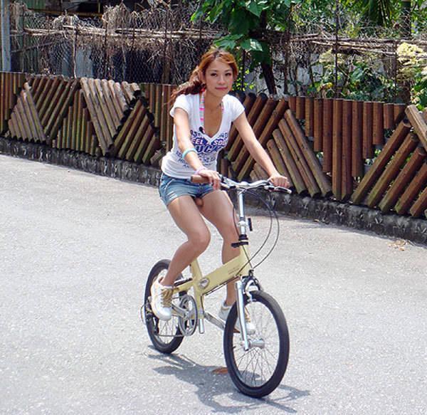 รูปภาพ:http://cycle.lk/wp-content/uploads/2014/10/girl-riding-bike-saddle-exposure.jpg