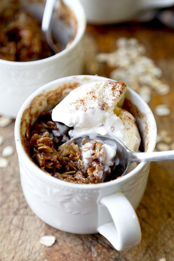 รูปภาพ:http://www.pickledplum.com/wp-content/uploads/2016/07/apple-crumble-mug-cake-2OPTM.jpg