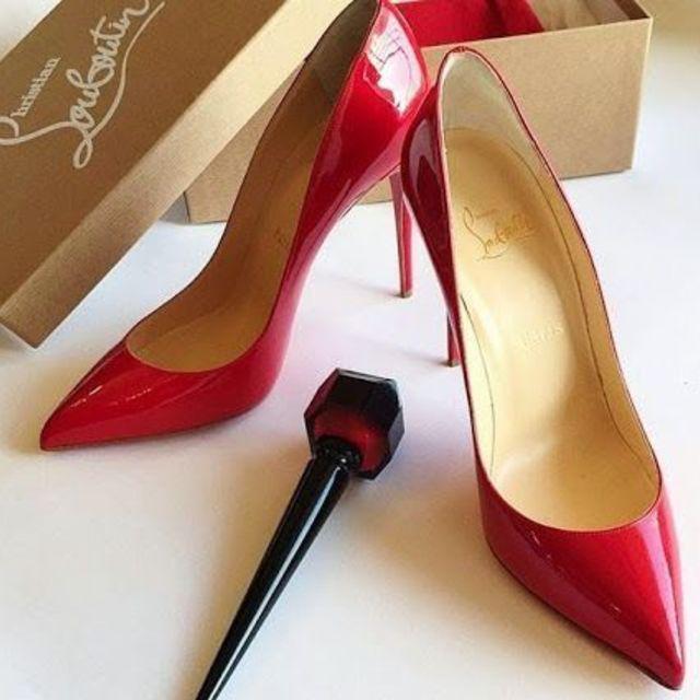 ตัวอย่าง ภาพหน้าปก:สุดยอดรองเท้าเลอค่า 15 คู่จากแบรนด์ดัง Christian Louboutin