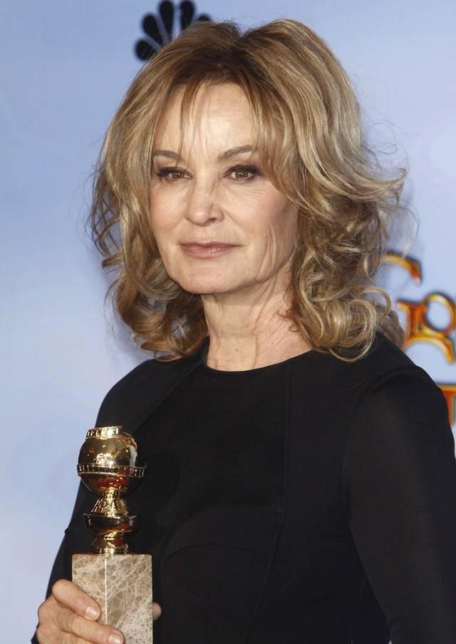 รูปภาพ:http://www.aceshowbiz.com/images/wennpic/jessica-lange-69th-annual-golden-globe-awards-press-room-01.jpg