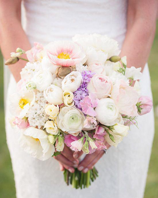 รูปภาพ:http://southboundbride.com/wp-content/uploads/2015/09/005-pastel-wedding-bouquets-southboundbride.jpg