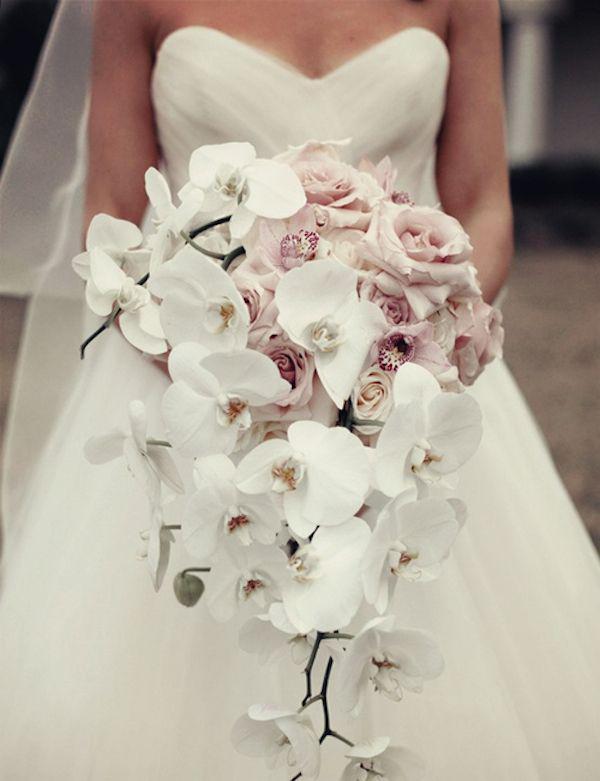รูปภาพ:http://bridalmusings.com/wp-content/uploads/2014/03/Cascading-style-Orchid-Wedding-Bouquet.jpg