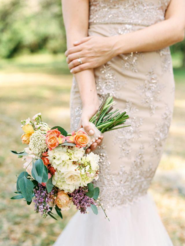 รูปภาพ:http://www.thebridelink.com/blog/wp-content/uploads/2015/08/purple-wedding-bouquet.jpg