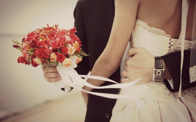 รูปภาพ:http://imgview.info/download/20150712/bouquet-wedding-flowers-couple-bride-bridegroom-1680x1050.jpg