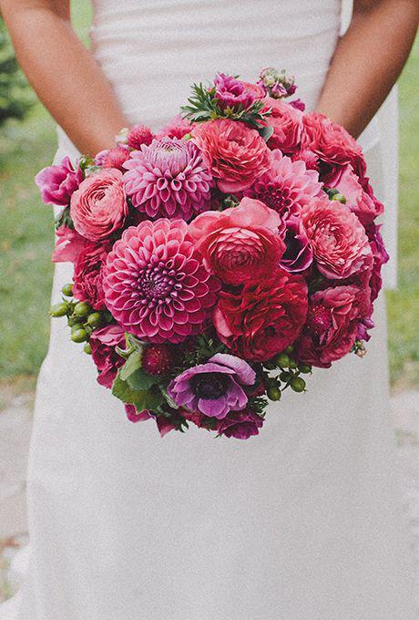 รูปภาพ:http://www.brides.com/images/2014_bridescom/Editorial_Images/07/wedding-bouquet-costs/wedding-bouquet-costs/Large/wedding-bouquet-cost-Blush-Floral-Design.jpg