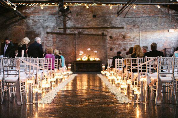 รูปภาพ:http://www.intimateweddings.com/wp-content/uploads/2013/04/wedding-aisle-decor-candles.jpeg