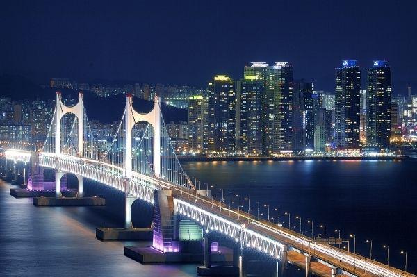 รูปภาพ:http://www.indyhouse.net/new_eng/images/location/14bridge.jpg