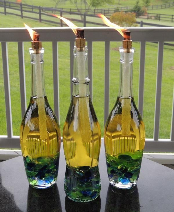 รูปภาพ:http://diyandcraftsideas.com/wp-content/uploads/2015/02/wine-bottle-tiki-torch-diy.jpg