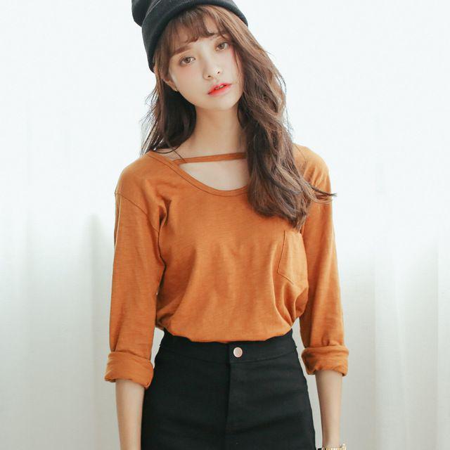 รูปภาพ:http://g01.a.alicdn.com/kf/HTB1DAjHJFXXXXX8XXXXq6xXFXXXV/Korean-fashion-t-shirt-women-long-sleeve-O-neck-hollow-out-printed-solid-color-cotton-t.jpg