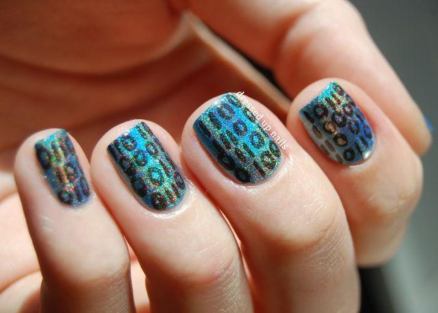 รูปภาพ:http://1.bp.blogspot.com/-dDzMn4ppKa8/UT82q70xrWI/AAAAAAAACDA/uFJ5jgRhrvA/s1600/color-club-beyond-over-the-moon-holographic-binary-nail-art-5.jpg