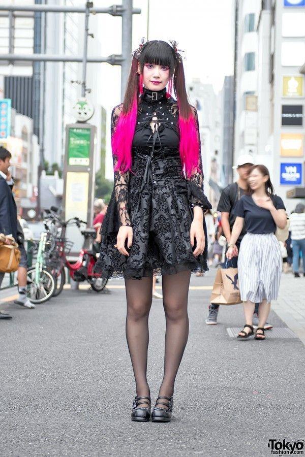 รูปภาพ:http://tokyofashion.com/wp-content/uploads/2016/06/Harajuku-Gothic-Fashion-Pink-Hair-20160625D508380-600x900.jpg