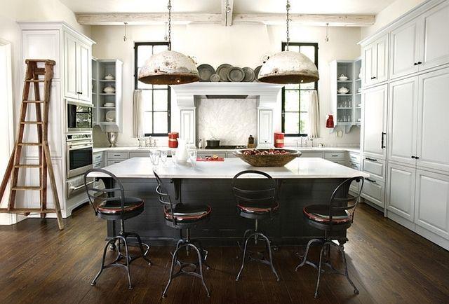 รูปภาพ:http://cdn.decoist.com/wp-content/uploads/2015/06/Salvaged-style-for-your-industrial-kitchen-with-DIY-pendants.jpg