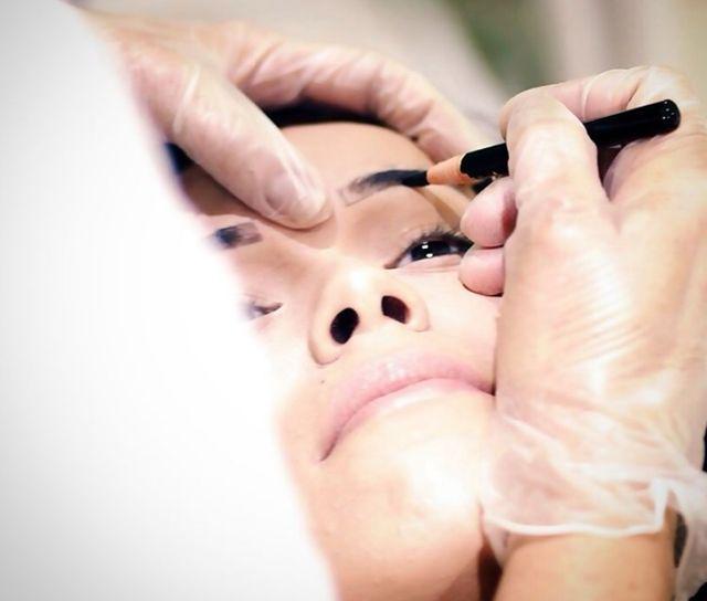 รูปภาพ:http://arabiacdn.style.com/wp-content/uploads/2016/05/1000-eyebrows-microblading-semi-permanent-eyebrow-tattoo-guide-brows.jpg