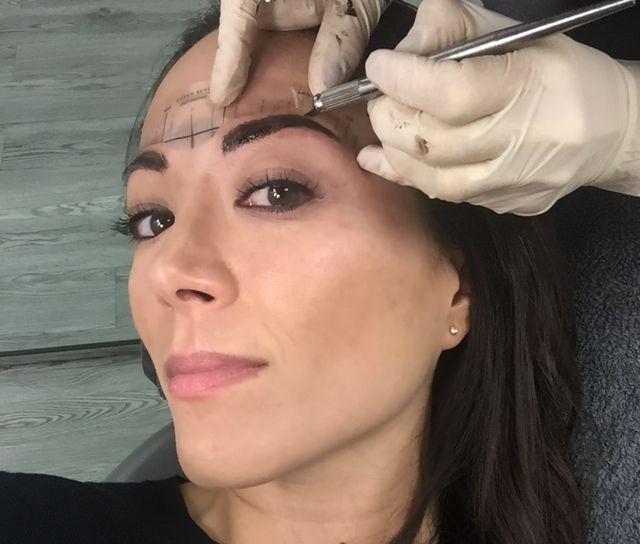 รูปภาพ:http://arabiacdn.style.com/wp-content/uploads/2016/05/2-eyebrows-microblading-semi-permanent-eyebrow-tattoo-guide-brows.jpg