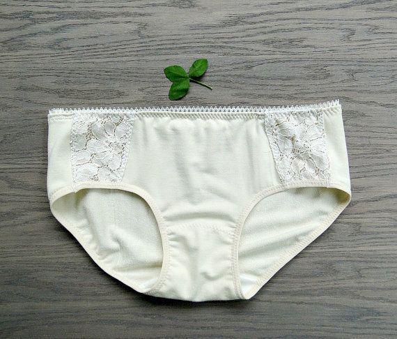 รูปภาพ:http://s3.weddbook.com/t4/2/3/1/2319421/organic-cotton-panties-white-cotton-lace-underwear-custom-bridal-lingerie-organic-lingerie.jpg