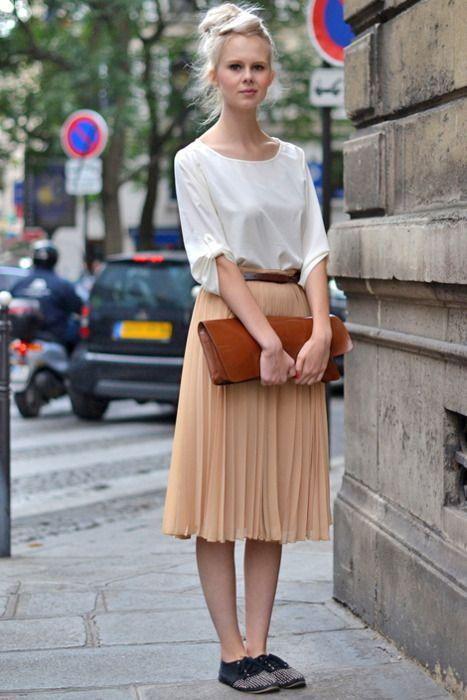 รูปภาพ:http://fashiongum.com/wp-content/uploads/2015/07/My-Favorite-Ways-To-Wear-A-Pleated-Skirt-This-Summer-7.jpg