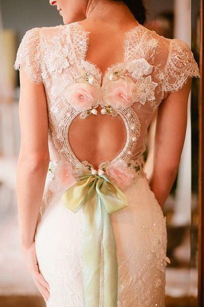 รูปภาพ:http://www.thaitopwedding.com/wedding/wp-content/uploads/2013/03/passion-of-wedding-dresses-1.jpg