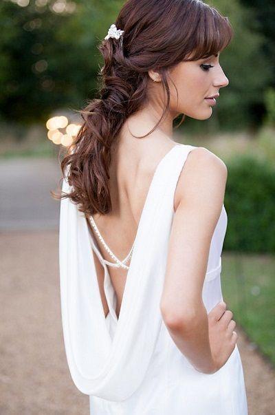 รูปภาพ:http://www.bridebox.com/blog/wp-content/uploads/2015/04/draped-back-wedding-gown.jpg