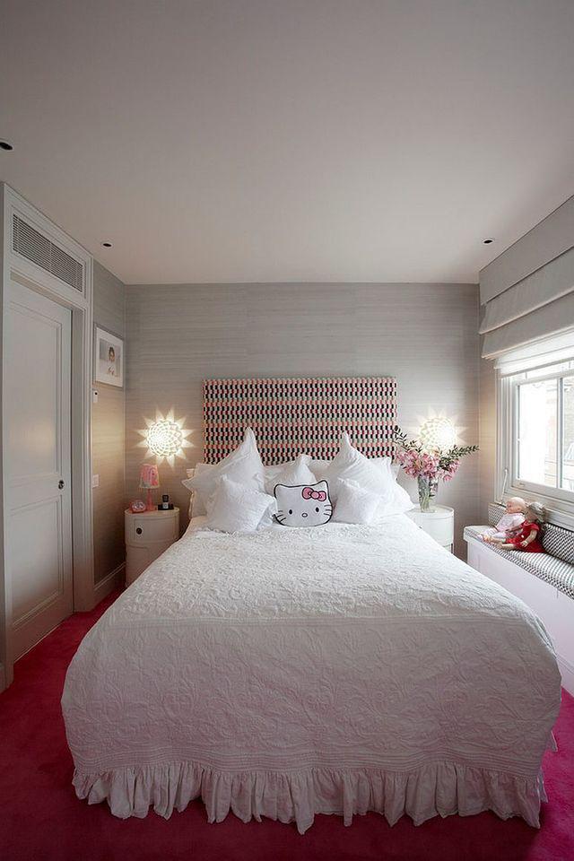 รูปภาพ:http://cdn.decoist.com/wp-content/uploads/2016/07/Lovely-Hello-Kitty-pillow-perfectly-complements-the-white-and-pink-color-scheme-of-the-kids-bedroom.jpg