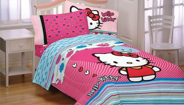 รูปภาพ:http://cdn.decoist.com/wp-content/uploads/2016/07/Colorful-Hello-Kitty-bedding.jpg