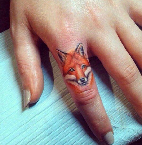 รูปภาพ:http://www.cuded.com/wp-content/uploads/2014/02/28-fox-finger-tattoo.jpg