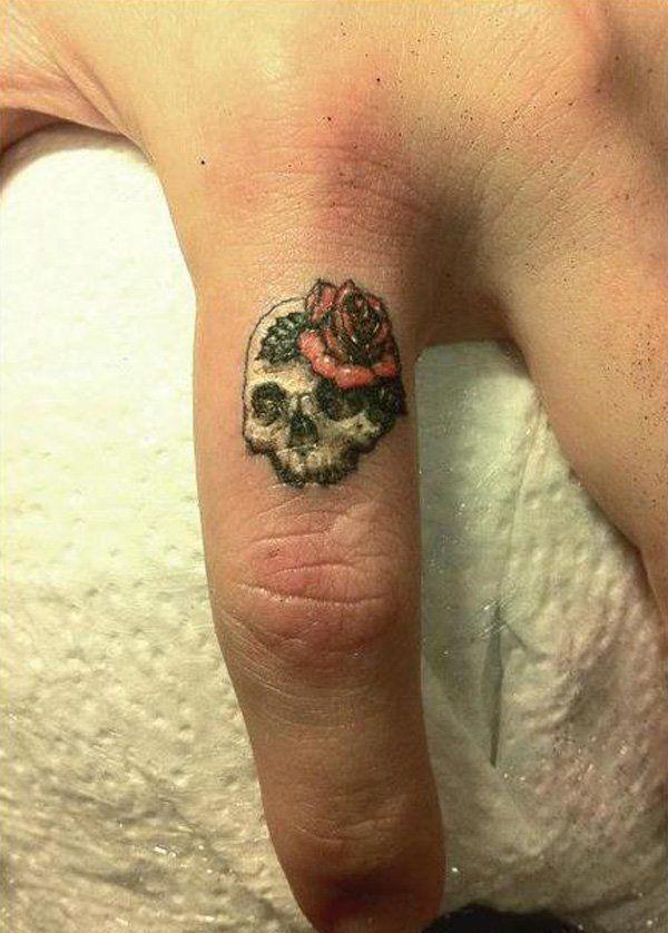 รูปภาพ:http://www.cuded.com/wp-content/uploads/2014/02/30-skull-finger-tattoo.jpg