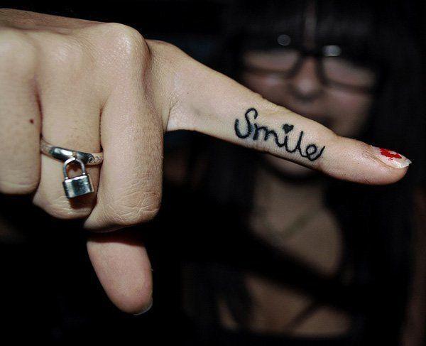 รูปภาพ:http://www.cuded.com/wp-content/uploads/2014/02/11-Smile-finger-Tattoo.jpg