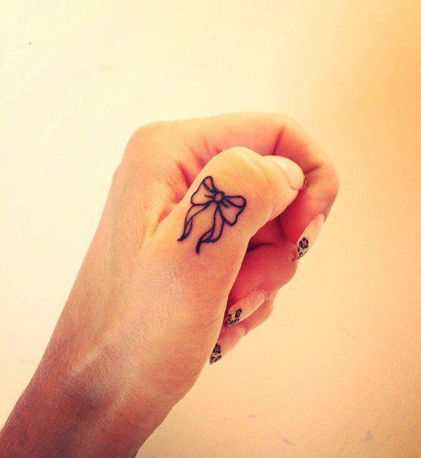 รูปภาพ:http://www.cuded.com/wp-content/uploads/2014/02/23-Bow-Finger-Tattoo..jpg