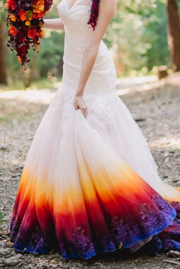 รูปภาพ:https://images.sobadsogood.com/most-amazing-wedding-dress-youll-ever-see/7.jpg