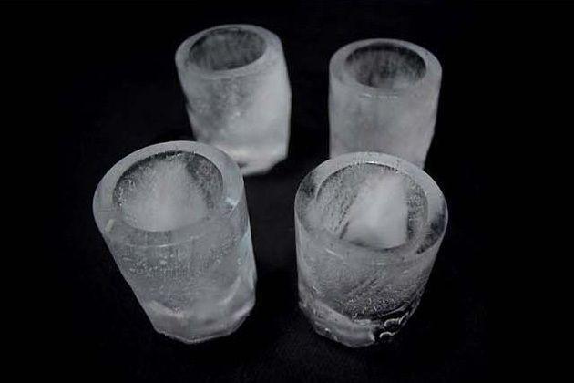 รูปภาพ:http://cdn.hiconsumption.com/wp-content/uploads/2013/07/Shot-Glass-Ice-Tray.jpg
